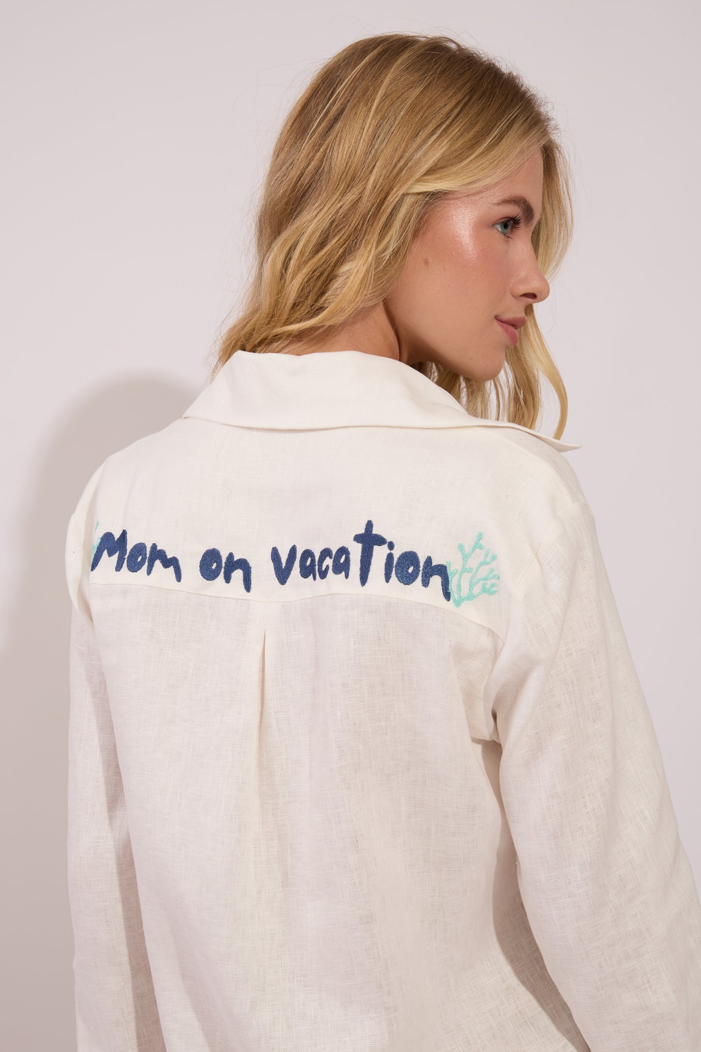 Mom on Vacation Linen Shirt