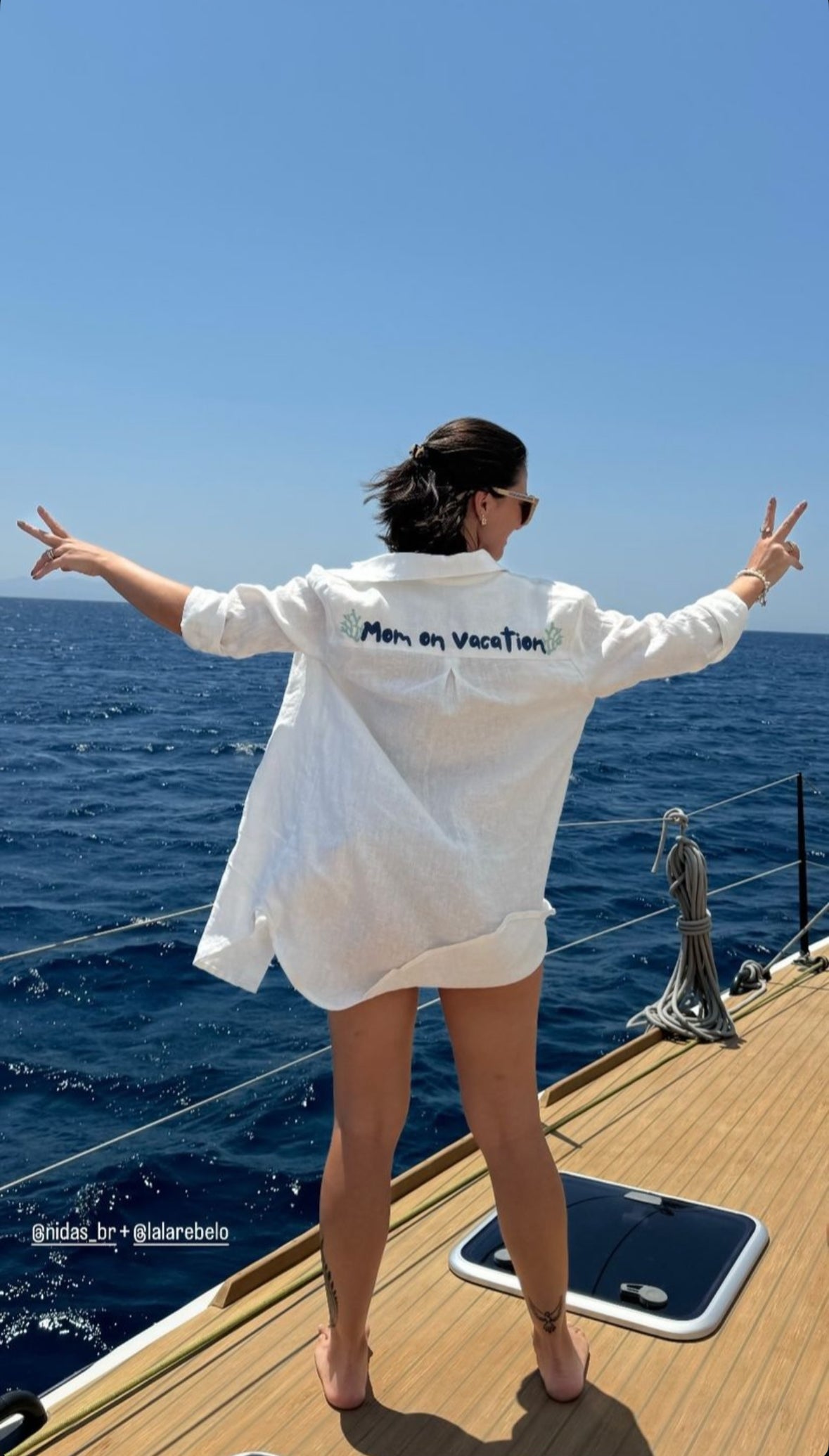 Mom on Vacation Linen Shirt