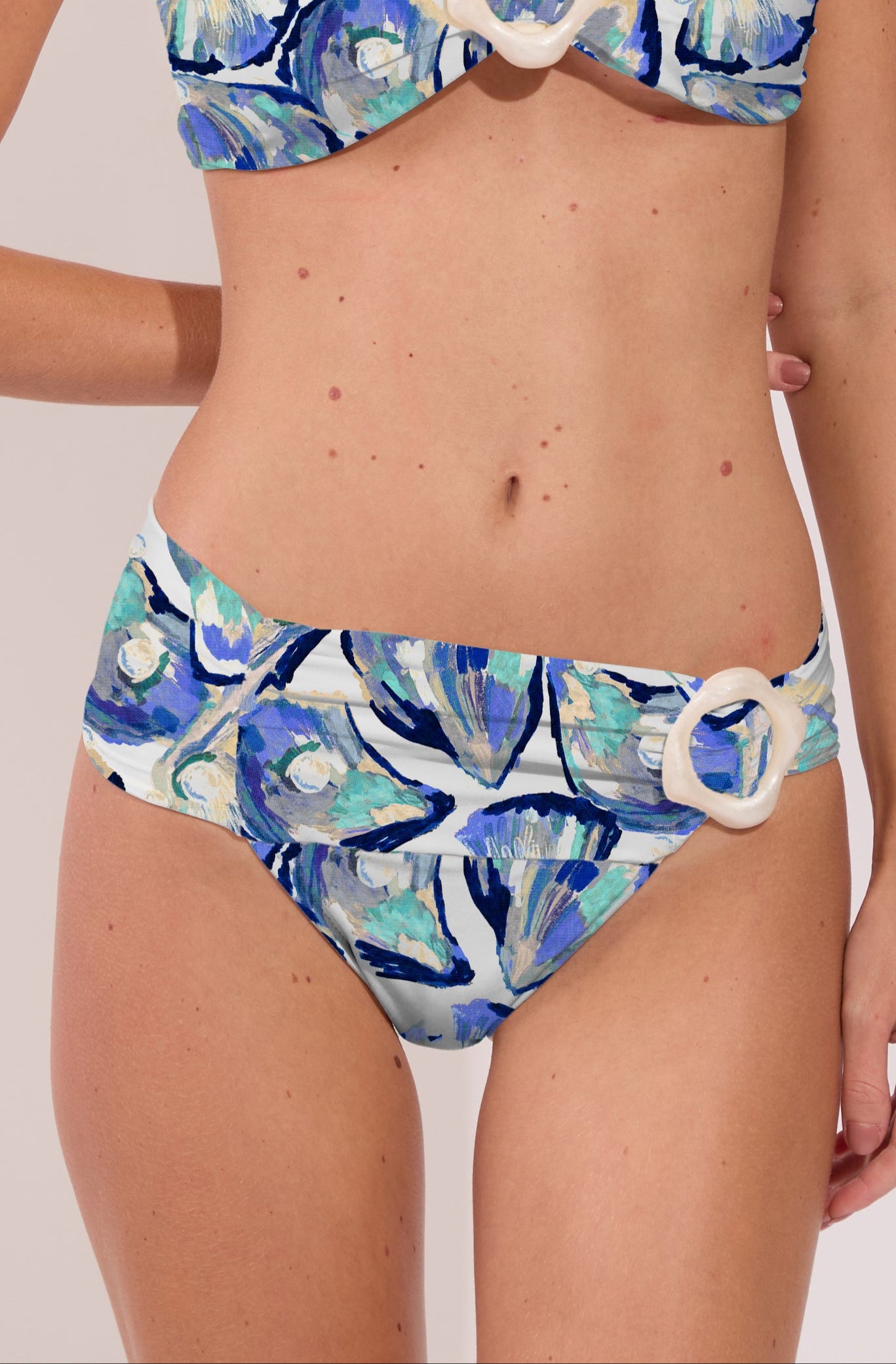 Classic bikini bottom from the Oyster collection with blue shell-inspired print